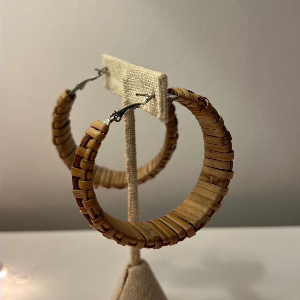 Elegant Woven Hoop Earrings - Picture 3 of 3